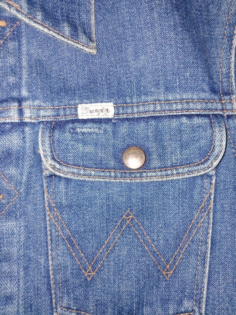 Vintage wrangler 124mj (Category: Coats, Jackets and Outerwear) located in Manila. Submitted by sayloo (Listing ID 1463304208, Image 2). Description: feel free to ask about the item, it has no issues, still in good condition, need wash lang and u ready to go🙂 slightly negotiable 😁.