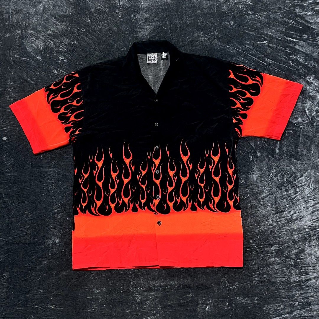 Vintage Y2K Authentic Shaolin flame polo (Category: Tshirts & Polo Shirts ) located in Pavia. Submitted by timeless.rags.5001 (Listing ID 1463275704, Image 1). Description: Vintage Y2K Authentic Shaolin flame polo Authentic Excellent Condition Size Medium Width 22-23 Lenght 29 980 only.