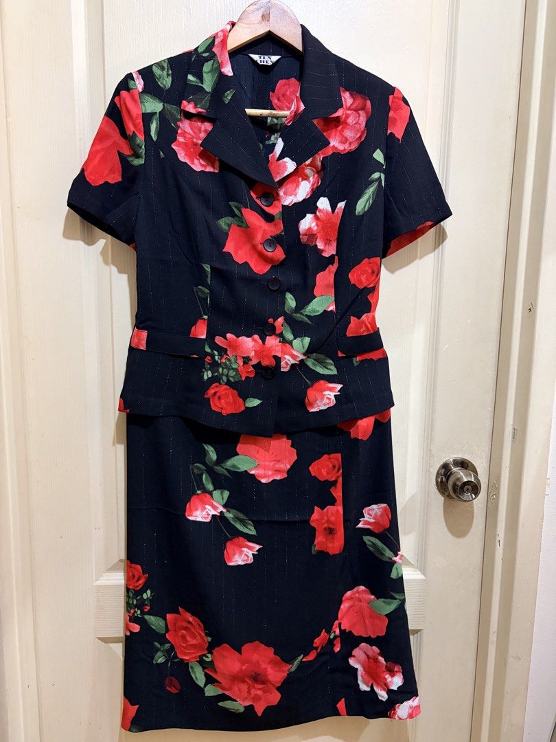 Vintage Y2K Floral Coordinates (Category: Sets or Coordinates) located in Pasig City. Submitted by shopsmart.mnl (Listing ID 1463265431, Image 2). Description: Taiwanese brand Top: Pit to pit 19” Waist 32” Length 20” Bottom: Waist 27” Length 28.5”.