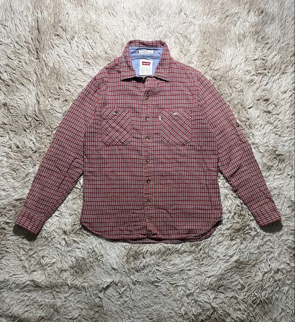 Vintage y2k Levis Flannel Button Down (Category: Formal Shirts) located in Siquijor. Submitted by dcfinds (Listing ID 1463252457, Image 1). Description: Vintage y2k Levis Flannel Button Down Excellent Condition 10/10 Color rate 26x20 399💸.