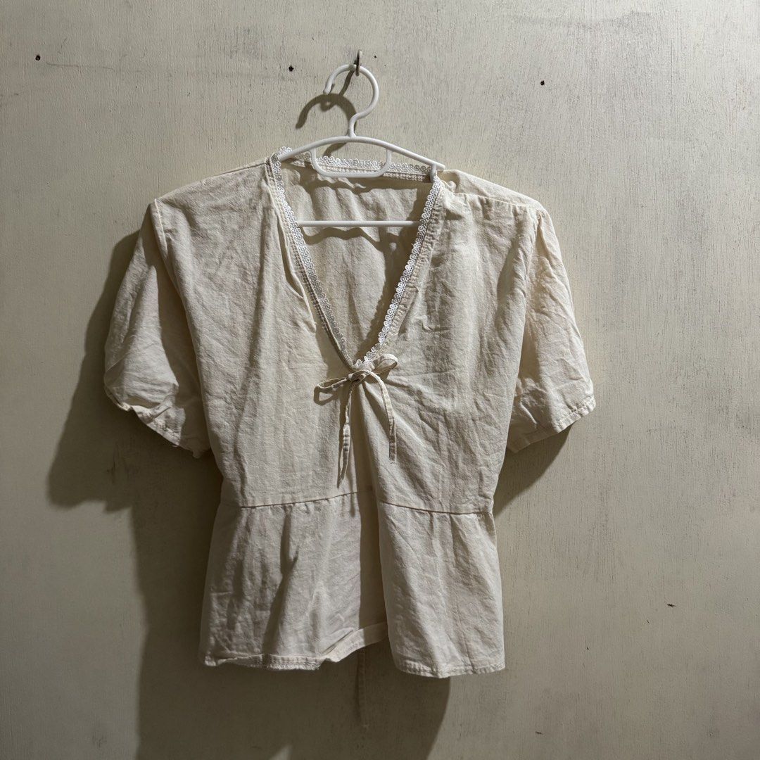 Vneck top (Category: Blouses) located in Manila. Submitted by pinggu11 (Listing ID 1463263826, Image 1). Description: .