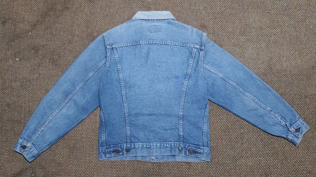 Vintage Levi's Denim Trucker Jacket (Category: Coats, Jackets and Outerwear) located in Baguio. Submitted by drew1404 (Listing ID 1463254728, Image 2). Description: Item Details: ◦​Model: 70505-0213 ◦​Era: 1970s (1972–1977 production era) ◦​Origin: Made in U.S.A. ◦​Patch: Original Jacron paper patch intact and fully legible (70505 0213 / 38 SIZE) ◦​Tab: Small "e" red tab on the chest pocket ◦​Buttons: Single-dash factory stamp on the back ◦​Condi
