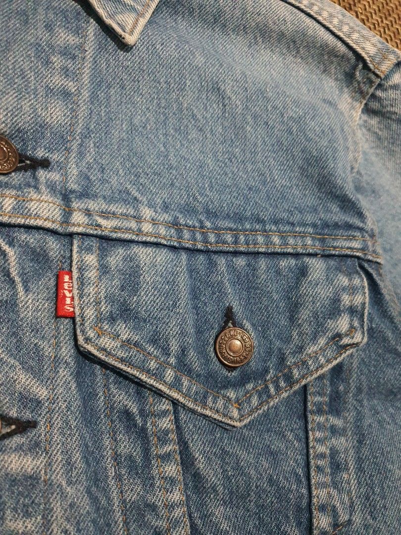 Vintage Levi's Denim Trucker Jacket (Category: Coats, Jackets and Outerwear) located in Baguio. Submitted by drew1404 (Listing ID 1463254728, Image 3). Description: Item Details: ◦​Model: 70505-0213 ◦​Era: 1970s (1972–1977 production era) ◦​Origin: Made in U.S.A. ◦​Patch: Original Jacron paper patch intact and fully legible (70505 0213 / 38 SIZE) ◦​Tab: Small "e" red tab on the chest pocket ◦​Buttons: Single-dash factory stamp on the back ◦​Condi