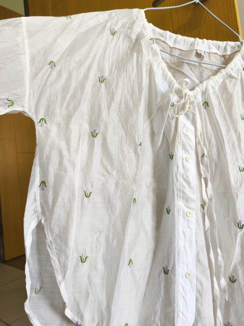White Blouse with Floral Detail (Category: Blouses) located in Taguig. Submitted by deyerreC2020 (Listing ID 1463164948, Image 2). Description: sale! Sheer white blouse with floral embroidery. Features tie-neck, quality polyester fabric like new condition button-up front, and long sleeves. Perfect for layering for summer spacious comfy XL MOP: Gcash/Maya/cash .