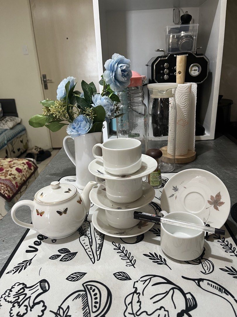 White Ceramic Tea Set with Butterfly Design (Category: Coffee & Tea Tableware) located in Caloocan City. Submitted by happypenguin-808164 (Listing ID 1463221084, Image 1). Description: - White ceramic tea set Hanaemori - Includes teapot and 4 cups with saucers - Delicate butterfly design on the teapot - Perfect for tea parties, serving guests, or as a decorative piece - Cups stack neatly on saucers.