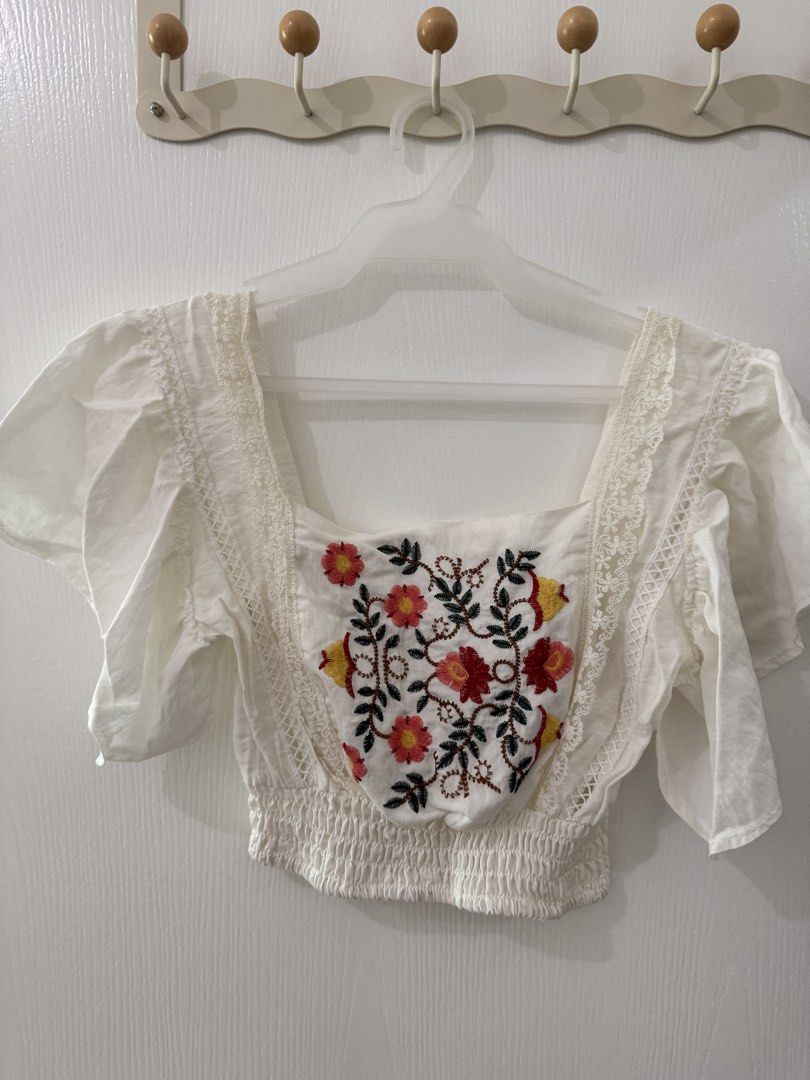 White Embroidered Square Neck Crop Top (Category: Sleeveless) located in Quezon City. Submitted by graceavm. (Listing ID 1463136412, Image 2). Description: - white crop top w/ floral embroidery on the front - flattering square neckline w/ flutter sleeves - Comfortable smocked waist for a perfect fit - fits S-M.