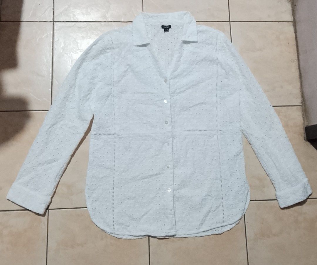 White Eyelet Button-Up Shirt (Category: Shirts) located in Bacolod City. Submitted by beam_tori (Listing ID 1463285170, Image 1). Description: - fits sizes M to L - MOP: Gcash - MOD: J&T.