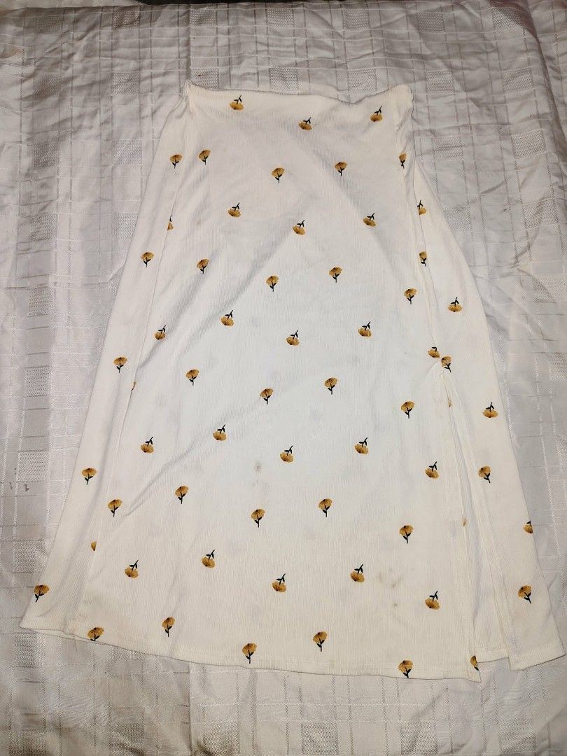 White floral midi skirt with slit (Category: Skirts) located in Manila. Submitted by ck.key (Listing ID 1463207251, Image 1). Description: White midi skirt with yellow floral print and side slit. Ribbed fabric. Perfect for casual wear. size:small-med.