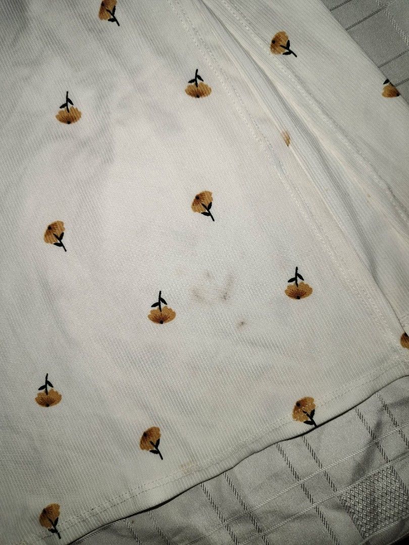 White floral midi skirt with slit (Category: Skirts) located in Manila. Submitted by ck.key (Listing ID 1463207251, Image 2). Description: White midi skirt with yellow floral print and side slit. Ribbed fabric. Perfect for casual wear. size:small-med.