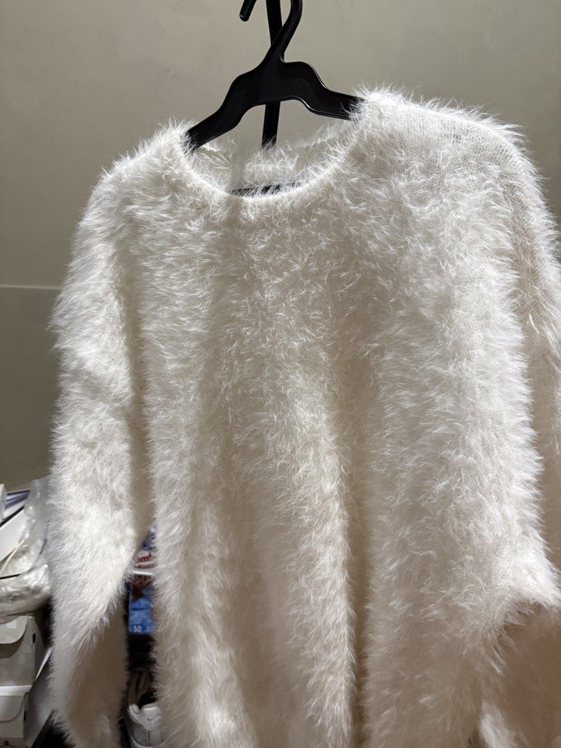 White Fuzzy Long Sleeve Sweater (Category: Coats, Jackets and Outerwear) located in Manila. Submitted by statesidefinds13 (Listing ID 1463168866, Image 1). Description: Shoulder: 58.6 cm, Bust: 116 cm, Length: 70 cm, Sleeve Length: 55.4 cm.