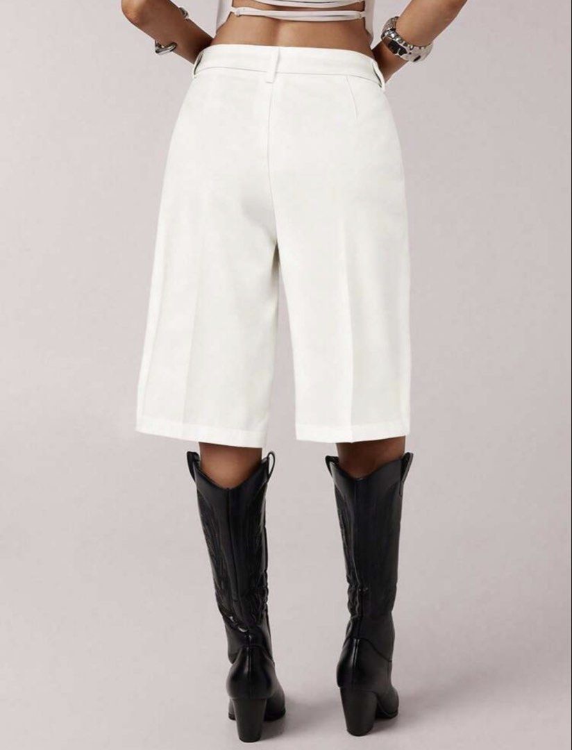 White High-Waisted Wide-Leg Culottes (Category: Other Bottoms) located in Villasis. Submitted by juliaxgamboa (Listing ID 1463161739, Image 3). Description: - Chic white culottes - High-waisted design - Wide leg silhouette - Elegant pleated front detail - Functional side pockets - Belt loops for styling options - Versatile: pairs well with boots or heels.