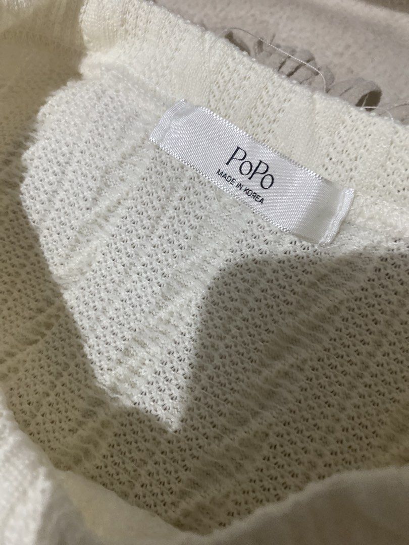 White Knit Long Sleeve crop top (Category: Coats, Jackets and Outerwear) located in Quezon City. Submitted by racbln (Listing ID 1463143028, Image 2). Description: FITS TO MEDIUM TO LARGE.