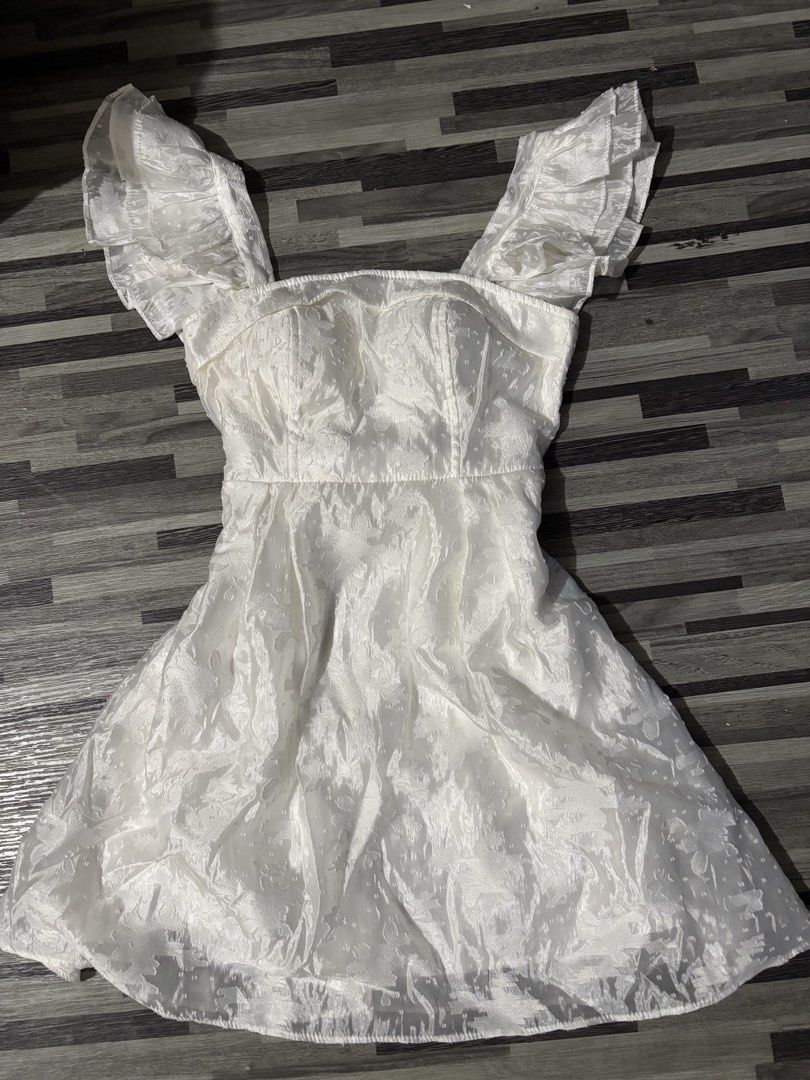 White Ruffle Sleeve Dress with Textured Pattern (Category: Dresses) located in Caloocan City. Submitted by niki.niki. (Listing ID 1463223717, Image 1). Description: - Adorable white dress - Features charming ruffle sleeves - Beautiful all-over textured pattern - Flattering fitted bodice with a flared skirt - Ideal for parties or a night out - Looks incredibly pretty when worn.