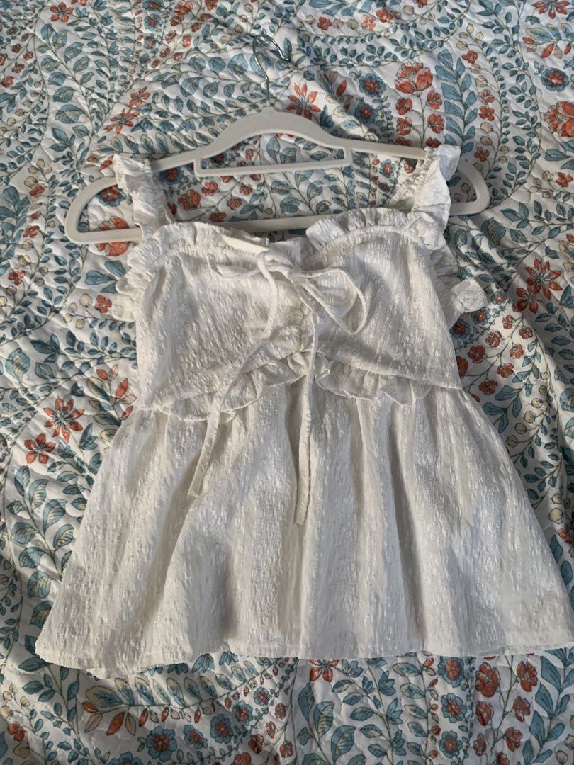 White Ruffled Tie-Front Crop Top (Category: Blouses) located in Manila. Submitted by curatedclassics (Listing ID 1463214714, Image 1). Description: never used fits small, hugs waist area.