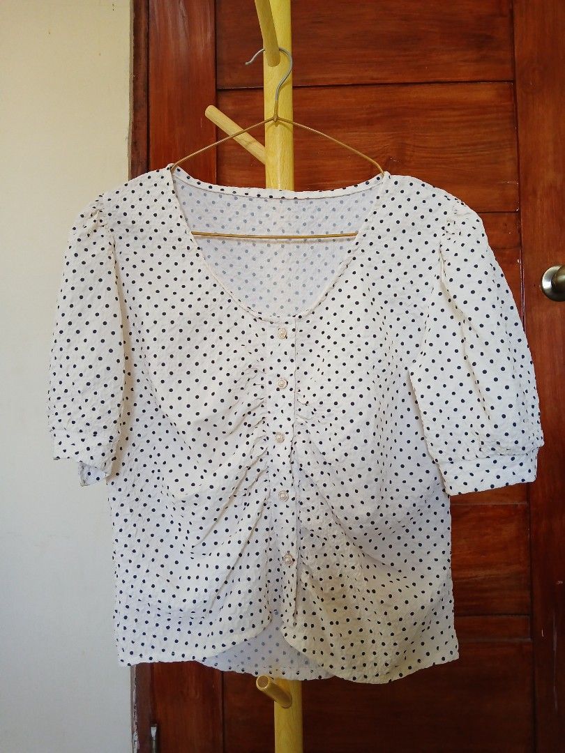 White, Short-Sleeved Blouse featuring a Black Polka-Dot Pattern (Category: Blouses) located in Angadanan. Submitted by thriftby.cla (Listing ID 1463325762, Image 1). Description: Size: LARGE | 40 bust ~•~ 📍Angadanan, Isabela | Luzon Area.