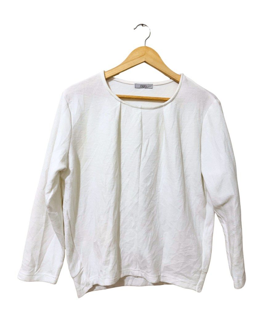 White Textured Long Sleeve Top (Category: Longsleeves) located in Subic. Submitted by ciesells (Listing ID 1463152523, Image 1). Description: Bust: 42 (medium-large) Sleeve: 20 inches - Textured fabric with subtle vertical pleats on front - Simple round neckline - Comfortable and easy to style mop: bpi/maya/maribank.