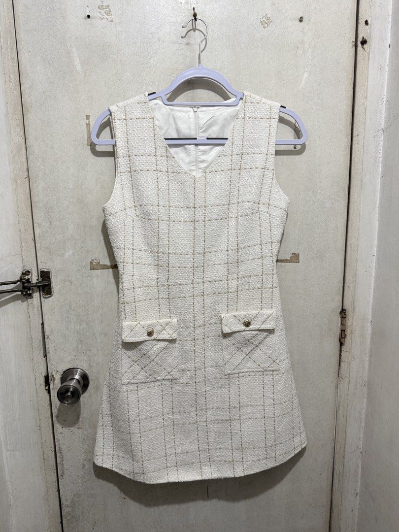 White Tweed Sleeveless Dress (Category: Dresses) located in Quezon City. Submitted by katrineang (Listing ID 1463280436, Image 1). Description: .