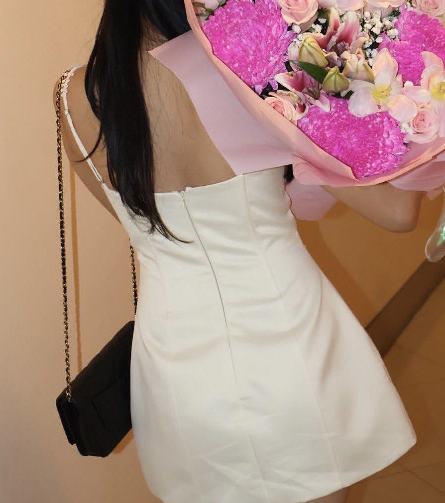 Whoopy Julieta Dress (Category: Dresses) located in Quezon City. Submitted by ijadee (Listing ID 1463164508, Image 3). Description: Used once only on my graduation day | Sold out already on their website .