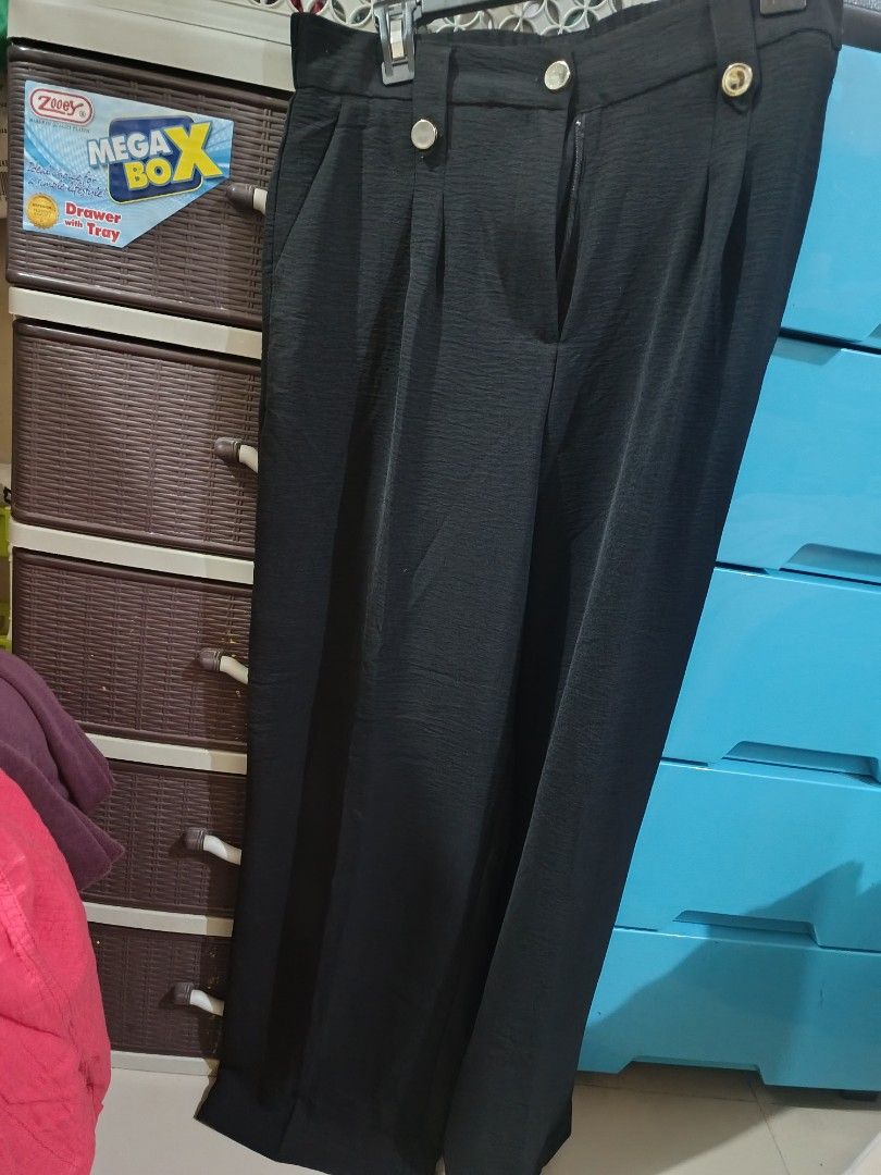 Wide leg cotton black pants (Category: Other Bottoms) located in Manila. Submitted by suguru.chan (Listing ID 1463160124, Image 1). Description: waistline: 32-36" (garterized), l:42", hem: 10".