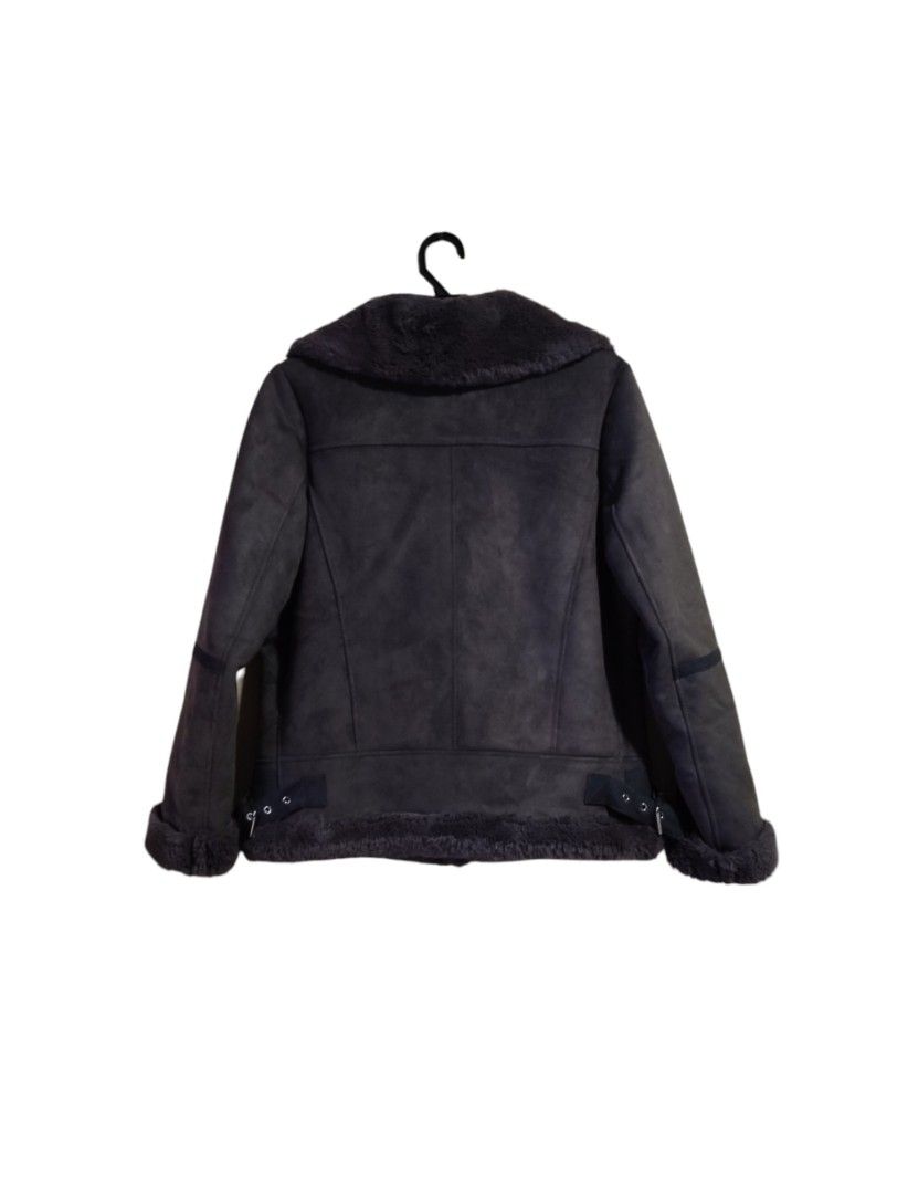Winter Jacket (Category: Coats, Jackets and Outerwear) located in Puchong. Submitted by hobibundle (Listing ID 1463294540, Image 2). Description: pit 21 labuh 24 condition cun pos dfod.