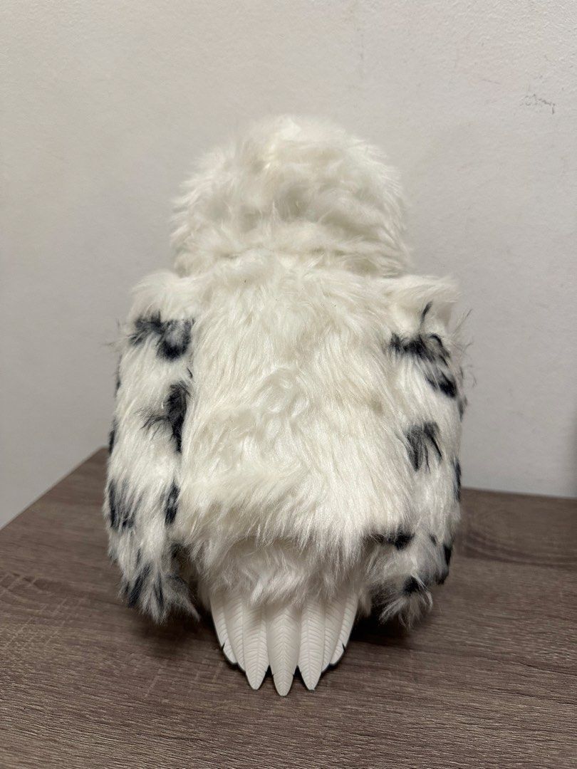 Wizarding World Harry Potter Enchanting Hedwig (Category: Figurines & Statues) located in Manila. Submitted by eiya.love (Listing ID 1463266472, Image 2). Description: battery operated, working in great condition. .