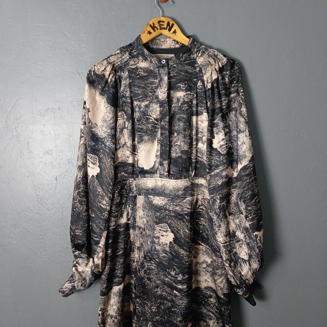Women's - Burberry (Category: Dresses) located in Bacolod City. Submitted by drop.ph (Listing ID 1463240266, Image 1). Description: Burberry - Pascala Silk Dress *Size L fits M - 17x34.5 *Excellent *No Flaws *Price: 3,000php *Add SF if outside Bacolod City.