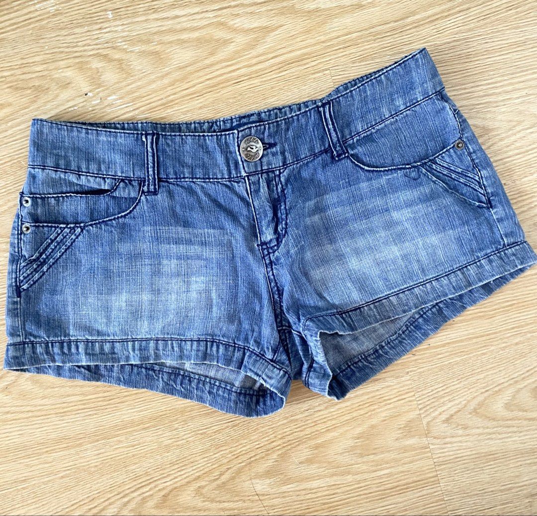 Womens Denim Shorts (Category: Shorts) located in Taguig. Submitted by mihox (Listing ID 1463202174, Image 3). Description: Size:Large 30".