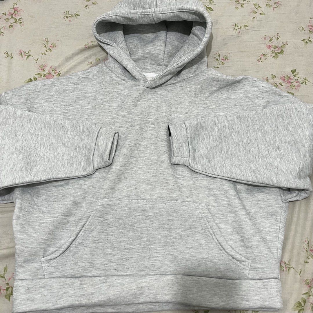 Women's Hoodie Jacket [ Medium] (Category: Coats, Jackets and Outerwear) located in Quezon City. Submitted by jpsstore (Listing ID 1463228431, Image 2). Description: Size: Medium Width: 22" Length: 20" Sleeve: 25" No issue MOP: Gcash SHIPPING: J&t | Lalamove.