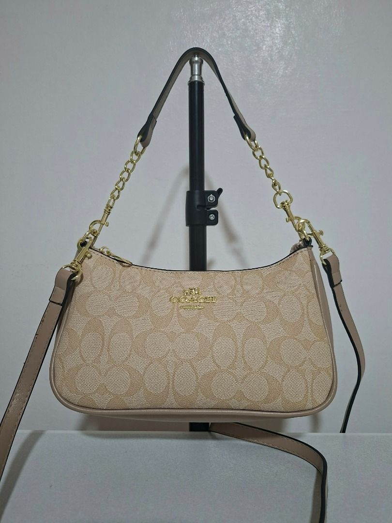 Womens Mini Bag (Category: Shoulder Bags) located in Quezon City. Submitted by evea_08fashion (Listing ID 1463129865, Image 2). Description: .