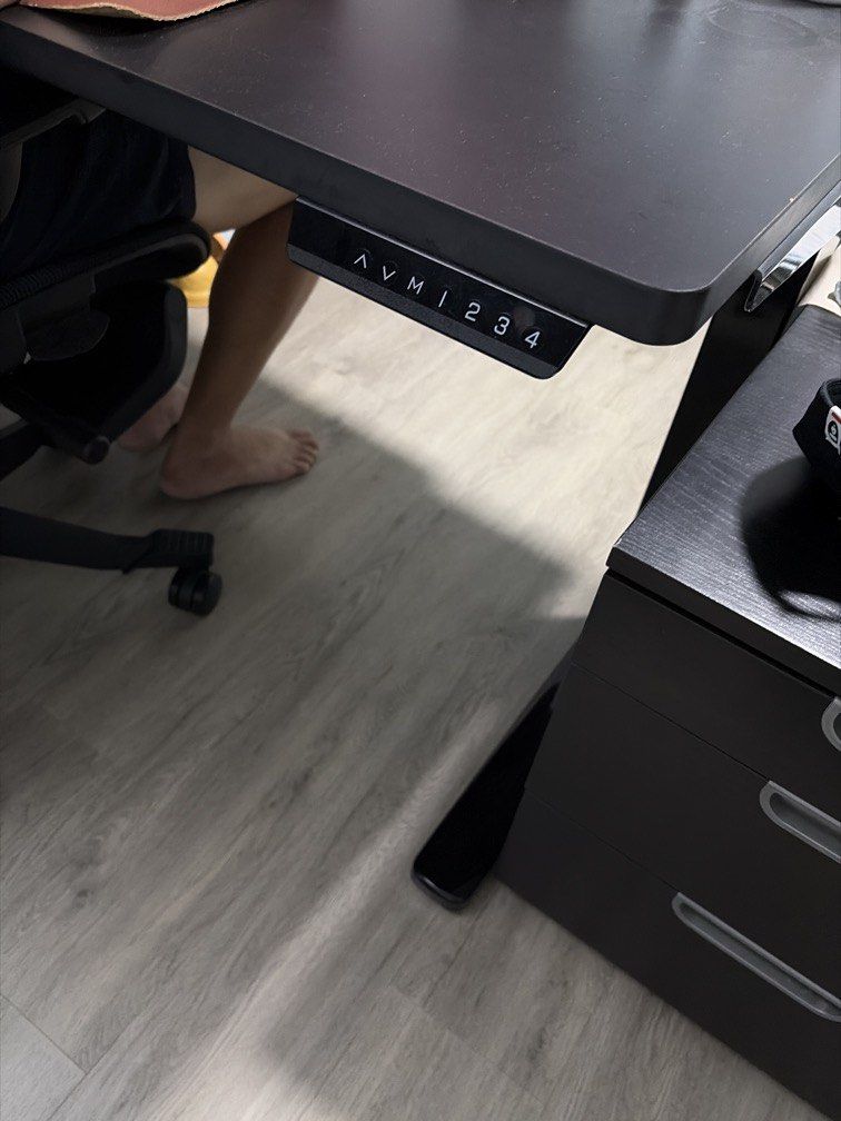 Working table (Category: Tables & Sets) located in Singapore. Submitted by greatbuygreat (Listing ID 1462739429, Image 3). Description: - black office table - Selling due to moving house.