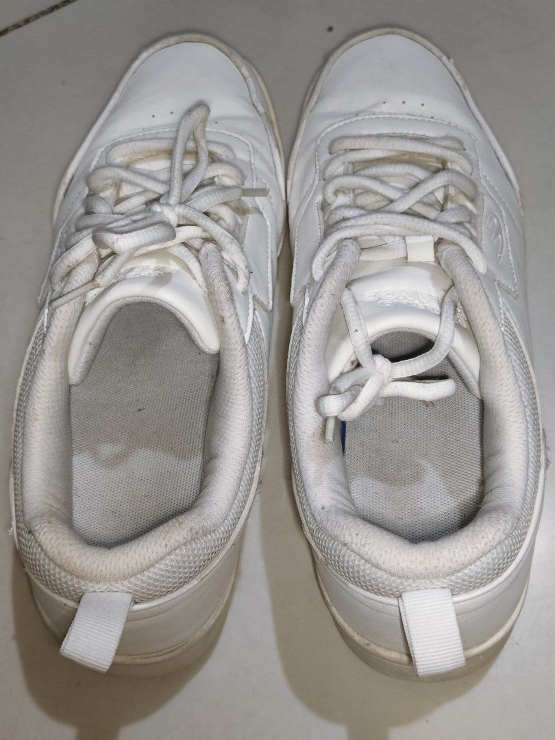 World Balance Classic White Sneakers (Category: Sneakers) located in Manila. Submitted by duffy-080 (Listing ID 1463125032, Image 3). Description: - White World Balance sneakers - Classic low-top style - Lace-up closure - Ideal for everyday wear - Size: 41 EU.
