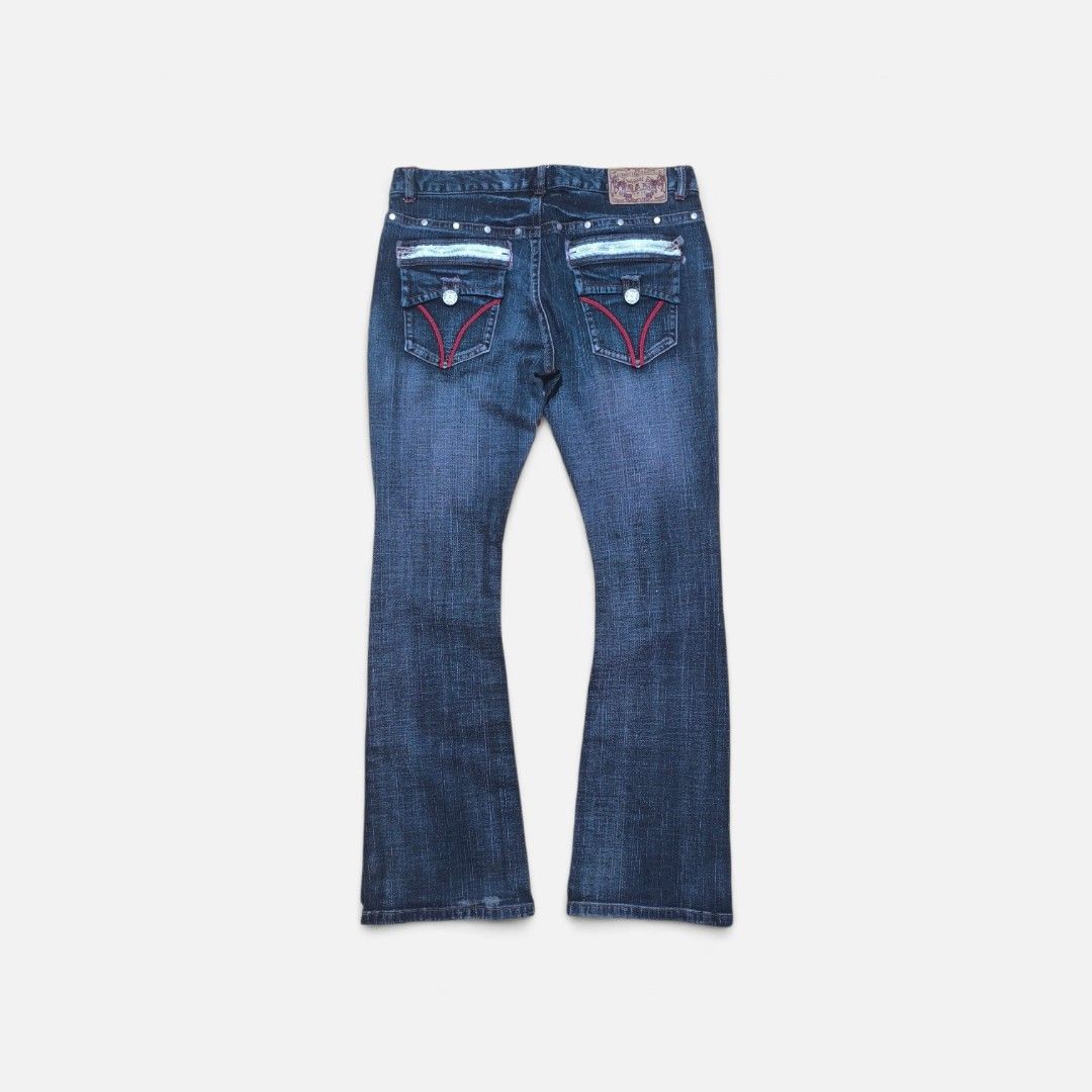 Y2k B.C.B.G. Flared Jeans (Category: Jeans) located in Naga. Submitted by mags61913 (Listing ID 1463197653, Image 2). Description: B.C.B.G. Flared Jeans 34 inches waistline 11 inches rise 42 inches length 9.5 inches leg opening light heel drags 500 shipped .