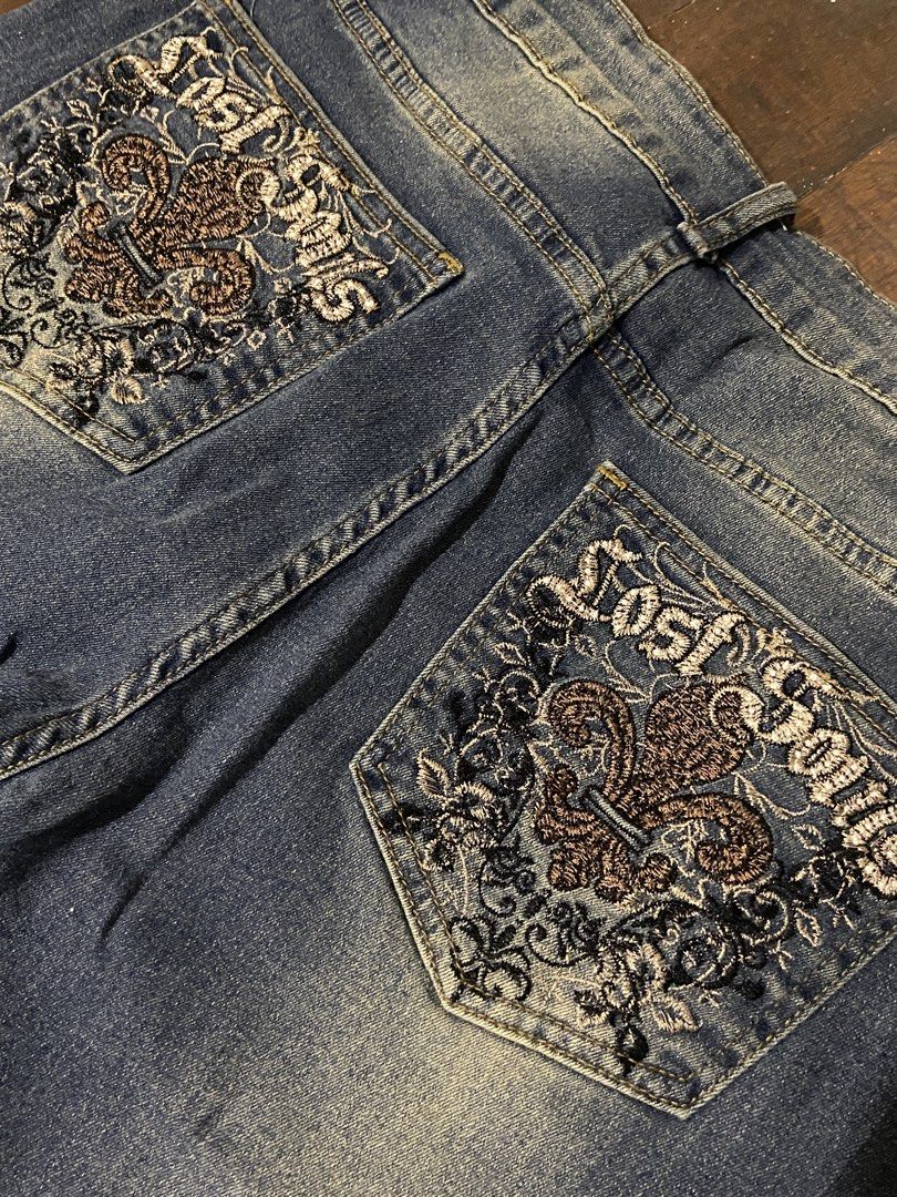 Y2K Grunge Denim Jeans (Category: Jeans) located in Manila. Submitted by 2yourheart (Listing ID 1463255606, Image 3). Description: ♡ Details: - Original color faded a bit from usage - Otherwise still in good condition - Waist: 26 in / Length: 40 in - PAY BEFORE SHIPPING, strictly no COD - PM for orders and further inquiries! ★ MOP: GCash or BPI Bank Transfer ★ SF: To be handled by buyer ★ MOD: J&T or Lalamove 📍Sta. Mesa, Manila.
