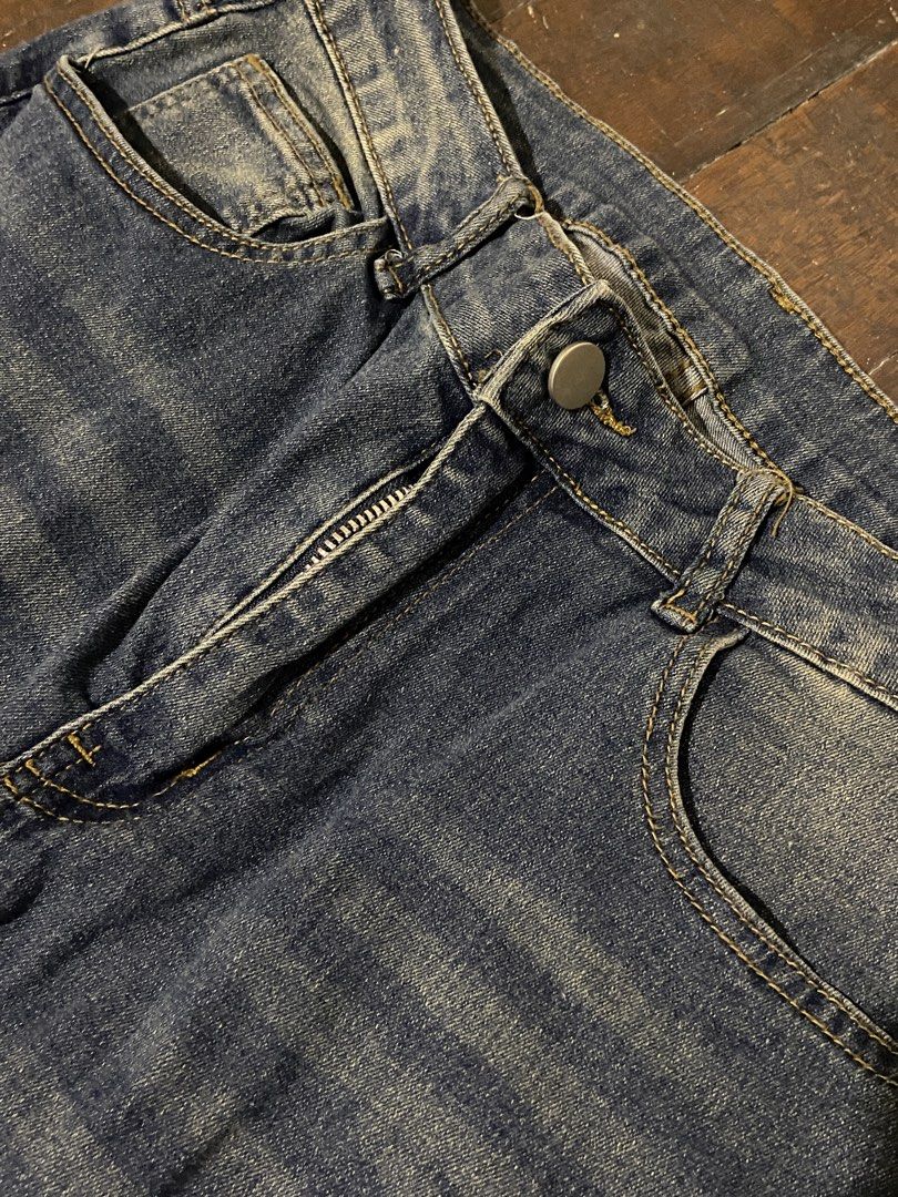Y2K Grunge Denim Jeans (Category: Jeans) located in Manila. Submitted by 2yourheart (Listing ID 1463255606, Image 2). Description: ♡ Details: - Original color faded a bit from usage - Otherwise still in good condition - Waist: 26 in / Length: 40 in - PAY BEFORE SHIPPING, strictly no COD - PM for orders and further inquiries! ★ MOP: GCash or BPI Bank Transfer ★ SF: To be handled by buyer ★ MOD: J&T or Lalamove 📍Sta. Mesa, Manila.