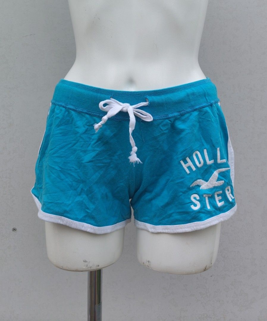 Y2k Hollister Shorts (Category: Shorts) located in Nabunturan. Submitted by mariposa_clo (Listing ID 1463147904, Image 1). Description: Thrifted but washed. Location: Davao de Oro.