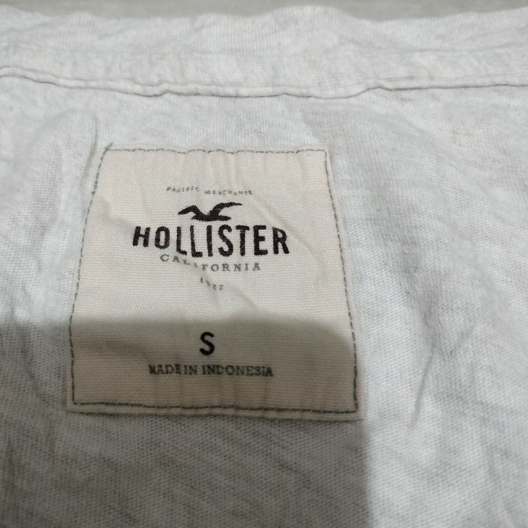 Y2K HOLLISTER TOPS (Category: Shirts) located in Sariaya. Submitted by social_animalz (Listing ID 1463285431, Image 3). Description: 16.5 x 23.5 shipping fee is not included.