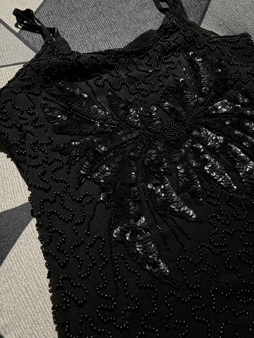 Y2K Sequined Top (Category: Sleeveless) located in Batangas. Submitted by realgems_meg (Listing ID 1463141355, Image 3). Description: Xs - Med.