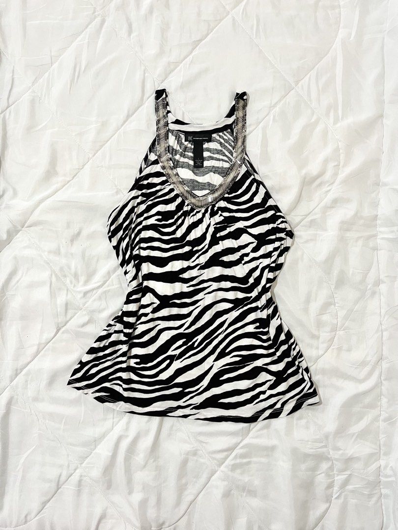 Y2K Zebra Print Beaded V-Neck Top (Category: Sleeveless) located in Naga. Submitted by itsrhoda (Listing ID 1463189168, Image 1). Description: 𝐓𝐇𝐈𝐑𝐓𝐘-𝐅𝐈𝐑𝐒𝐓 𝐂𝐎𝐋𝐋𝐄𝐂𝐓𝐈𝐎𝐍 🌞🌤️🪐✨ A series of y2k/vintage masterpieces you badly desire to add to your set of handpicked clothes. READ! ✨ Kindly send a message with your NAME, ADDRESS, and CONTACT NUMBER after claiming. ✨ Mine and Lock Basis ✨ EOB: September 21, 2026 at 8:08 PM PHT ✨ Ev
