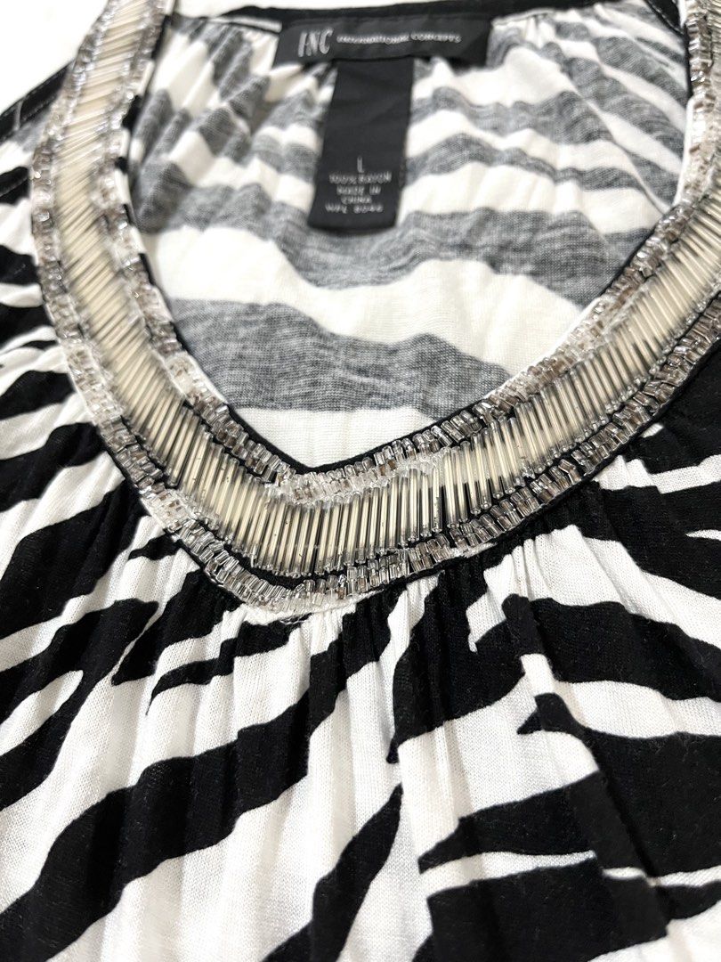 Y2K Zebra Print Beaded V-Neck Top (Category: Sleeveless) located in Naga. Submitted by itsrhoda (Listing ID 1463189168, Image 3). Description: 𝐓𝐇𝐈𝐑𝐓𝐘-𝐅𝐈𝐑𝐒𝐓 𝐂𝐎𝐋𝐋𝐄𝐂𝐓𝐈𝐎𝐍 🌞🌤️🪐✨ A series of y2k/vintage masterpieces you badly desire to add to your set of handpicked clothes. READ! ✨ Kindly send a message with your NAME, ADDRESS, and CONTACT NUMBER after claiming. ✨ Mine and Lock Basis ✨ EOB: September 21, 2026 at 8:08 PM PHT ✨ Ev