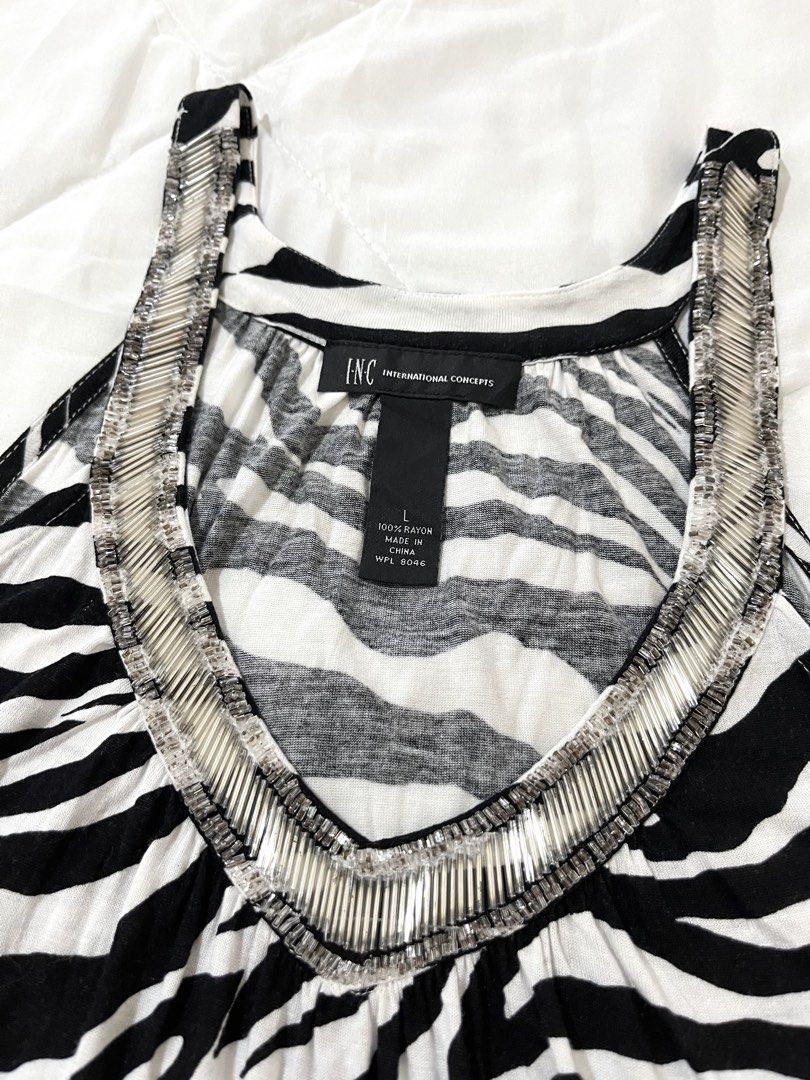 Y2K Zebra Print Beaded V-Neck Top (Category: Sleeveless) located in Naga. Submitted by itsrhoda (Listing ID 1463189168, Image 2). Description: 𝐓𝐇𝐈𝐑𝐓𝐘-𝐅𝐈𝐑𝐒𝐓 𝐂𝐎𝐋𝐋𝐄𝐂𝐓𝐈𝐎𝐍 🌞🌤️🪐✨ A series of y2k/vintage masterpieces you badly desire to add to your set of handpicked clothes. READ! ✨ Kindly send a message with your NAME, ADDRESS, and CONTACT NUMBER after claiming. ✨ Mine and Lock Basis ✨ EOB: September 21, 2026 at 8:08 PM PHT ✨ Ev