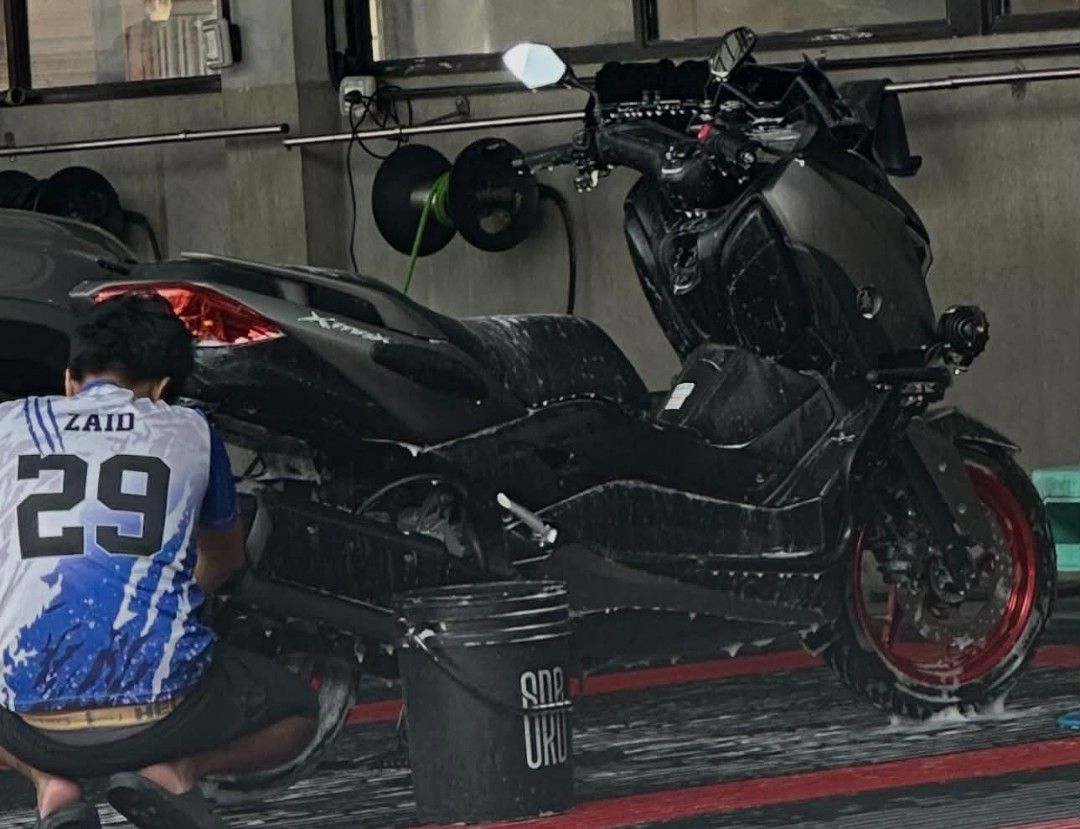 Yamaha XMAX V1 (Category: Motorbikes for Sale) located in Manila. Submitted by harvey_specter2301 (Listing ID 1463231343, Image 3). Description: Yamaha XMAX V1 2018 16,XXX ODO Complete Original Documents Spare Remote With Red Code Eurogrip Bee Oversize Tires Driving Lights Crashguard Registered Til August 2027 Under my name Note: - Cat Scratches sa seat - Missing 2 bolts *No engine/mechanical issues Strictly for pickup only parked infront of bara