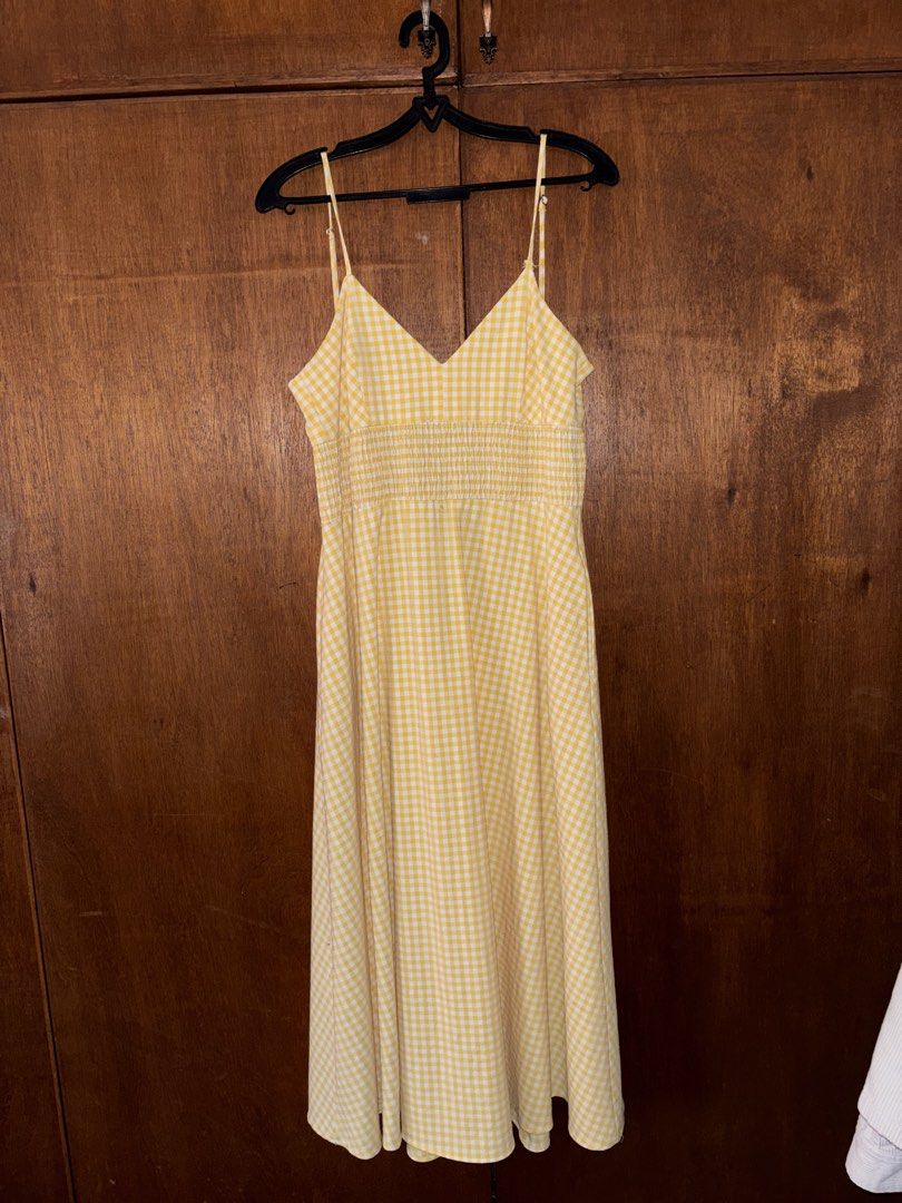 Zara Yellow Maxi Dress (Category: Dresses) located in Pasig City. Submitted by ariesarchive (Listing ID 1463164286, Image 1). Description: Zara Gingham Yellow Maxi Dress 🔖 Used twice only | has visible himulmol though 🥲 (please see pocket photos with flash) 🖇️ Php 550 only. Got this at around 1,700 🖇️ Size M but can fit Medium - Semi Large 🖇️ No when worn RFS: Lost a lot of weight. It doesn’t fit me well anymore. 📦: SDD | J&T.