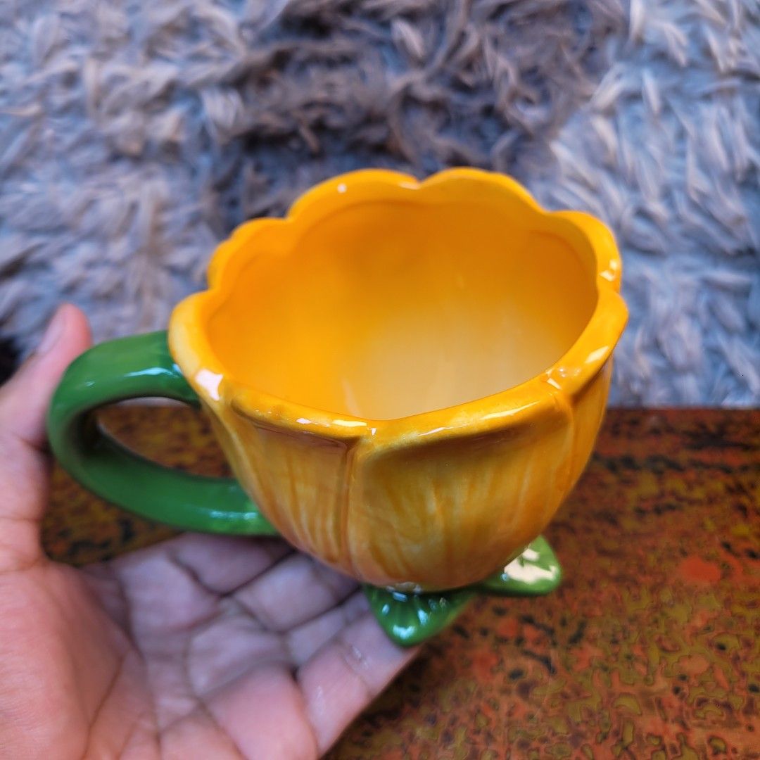 Yellow Tulip Flower Sculptural Ceramic Mug. (Category: Dinnerware & Cutlery) located in Pasig City. Submitted by hoa_japan_surplus_32023 (Listing ID 1463186810, Image 2). Description: 5.25x3.5 inches, approx. ❌️NON-COD ✅️ PAYMENT FIRST POLICY ✅️ FIRST TO PAY _____________________________________________ ‼️SHIPPING OPTION‼️ 📌Flash Express, J&T, Gogo Express, Lalamove or Personal Pick-up Location: PASIG CITY _______________________________________
