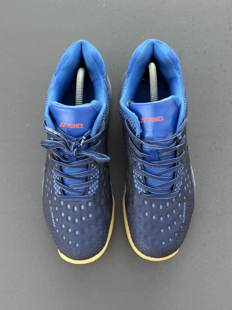 Yonex Bubble Out Eclipse (Category: Sneakers) located in Cavite. Submitted by fave_thrift (Listing ID 1463234439, Image 3). Description: Size: 42 Eu/ 27cm Sign of usage.