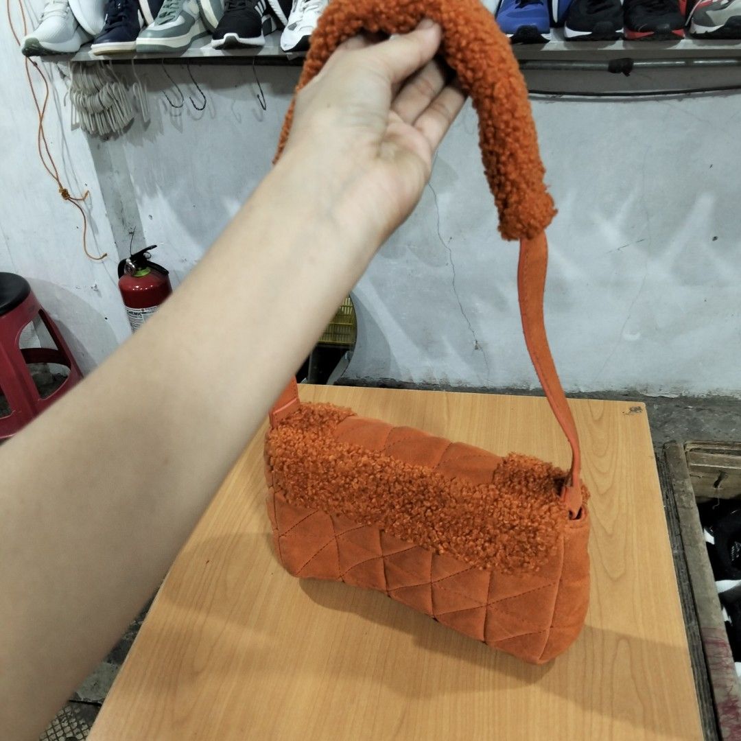 Zara (Category: Shoulder Bags) located in El Salvador. Submitted by francheskaukayukay (Listing ID 1463195801, Image 3). Description: .