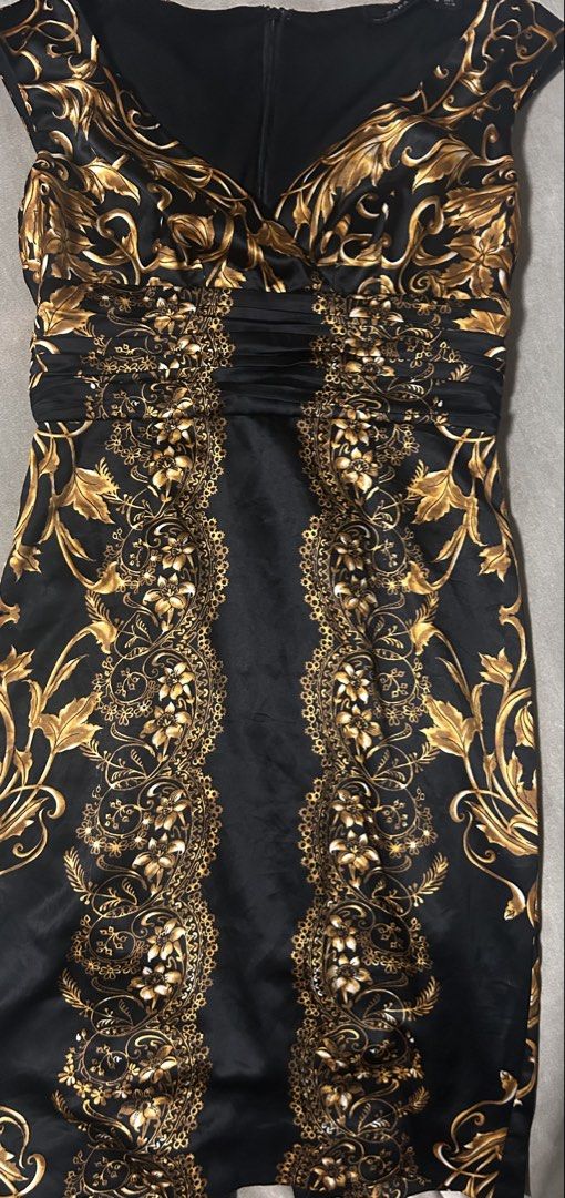 ZARA (Category: Dresses) located in Davao. Submitted by sart0ria85 (Listing ID 1463261902, Image 3). Description: A renaissance bodycon print black and gold dress. 100% POLYESTER MADE IN MOROCCO 🇲🇦 SMALL. Size 4 EXCELLENT CONDITION (94/100).