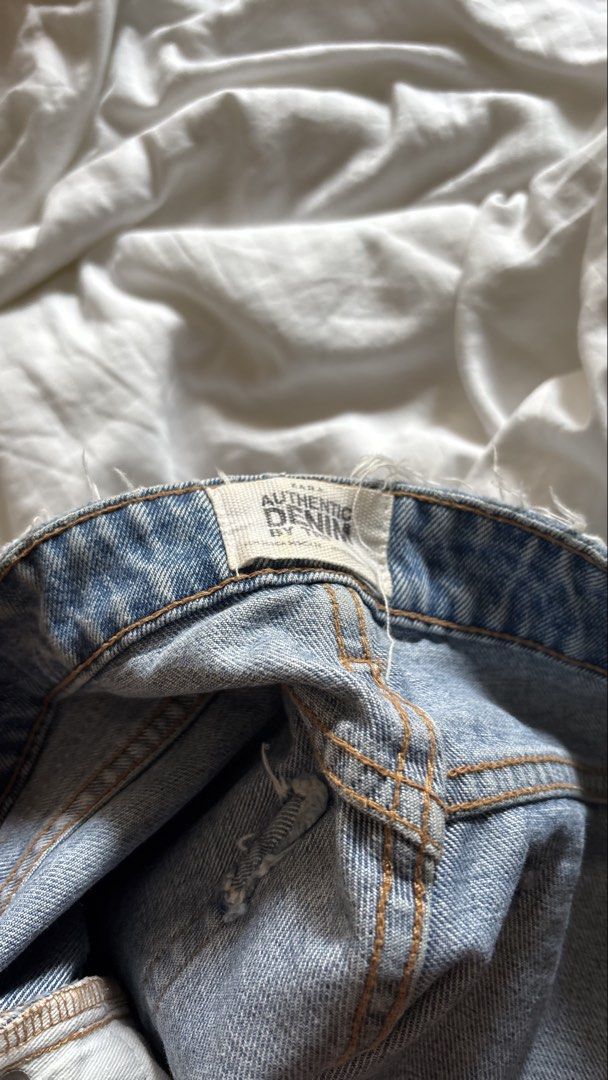 ZARA Authentic Denim Jeans - Light Wash Distressed Style (Category: Jeans) located in Makati City. Submitted by luminajane (Listing ID 1463187154, Image 2). Description: Fits 25-29 - Light wash denim jeans - Distressed details on front and back pockets - Cuffed hem - Classic five-pocket styling - Button and zip closure - Ideal for casual wear.