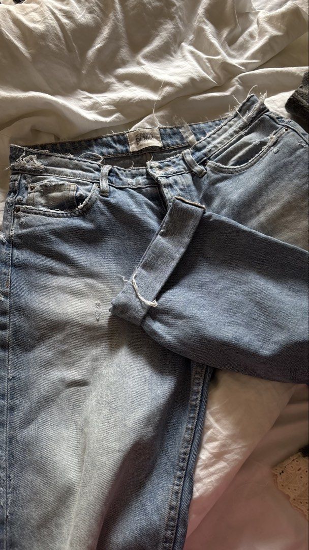ZARA Authentic Denim Jeans - Light Wash Distressed Style (Category: Jeans) located in Makati City. Submitted by luminajane (Listing ID 1463187154, Image 1). Description: Fits 25-29 - Light wash denim jeans - Distressed details on front and back pockets - Cuffed hem - Classic five-pocket styling - Button and zip closure - Ideal for casual wear.