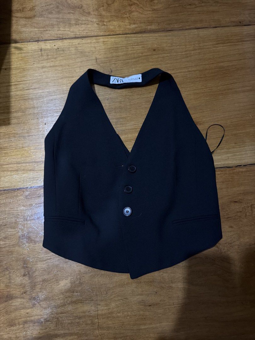 Zara Backless Halter Vest Top (M) (Category: Sleeveless) located in Manila. Submitted by poppymart0525 (Listing ID 1463266174, Image 1). Description: Never been worn.