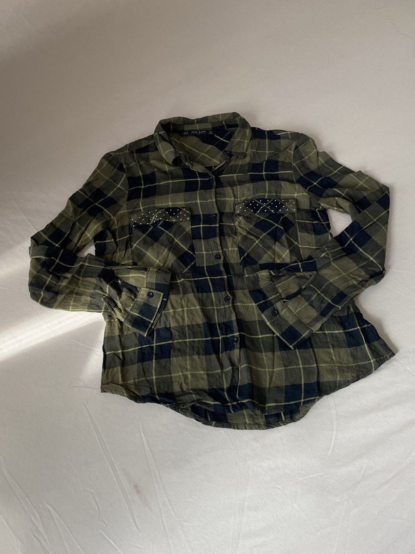 Zara Basic Collection Plaid Shirt with Studs (Category: Shirts) located in Makati City. Submitted by dcltering_unicorn (Listing ID 1463129493, Image 1). Description: ♡ 𝙖𝙗𝙤𝙪𝙩 𝙩𝙝𝙚 𝙞𝙩𝙚𝙢 ♡ ✿ brand: Zara Basic Collection ✿ size: XS (length: 23 in ; width: 18 in) ✿ color: army green and black ✿ style: plaid shirt with long sleeves with button cuffs, two chest pockets with stud detailing ✿ price is negotiable, you can send me a pm ✿ rfs: dec